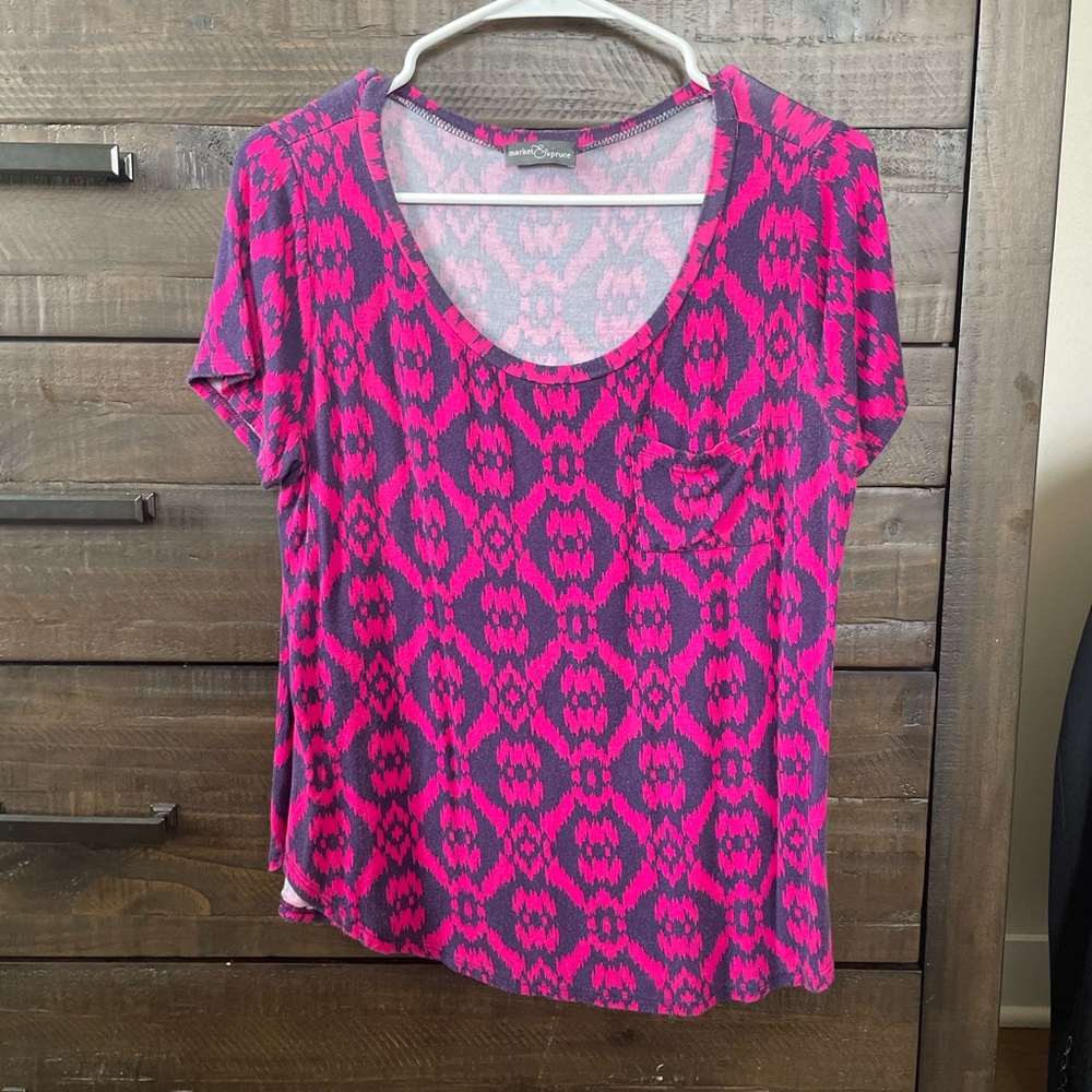 Soft navy and pink short sleeve tee.  Great condition, worn once.